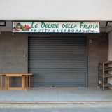 Si tratta comunque di una zona dove la �vita� stenta ancora a farsi largo. In zona del resto � presente un�unica attivit� commerciale: un fruttivendolo